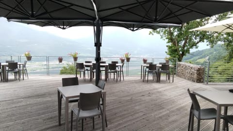 Natural landscape, View (from property/room), Balcony/Terrace, City view, Mountain view, Breakfast