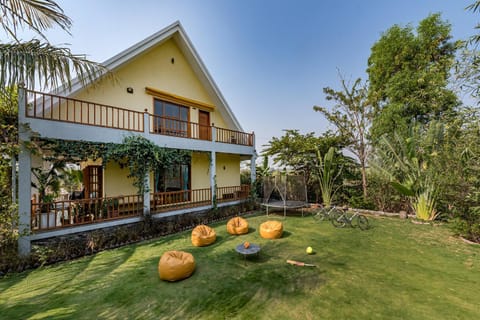 Property building, Patio, Facade/entrance, Day, Activities, Activities, Garden, Seating area, Garden view, Location