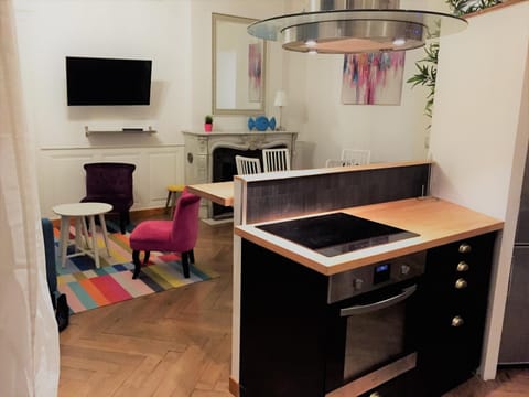 TV and multimedia, Kitchen or kitchenette, Dining area, Sunrise, dishwasher, microwave, minibar, oven, stove, washing machine