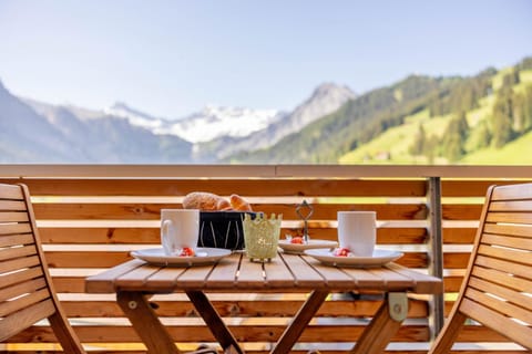 Balcony/Terrace, Balcony/Terrace, Seating area, Dining area, Mountain view, Mountain view