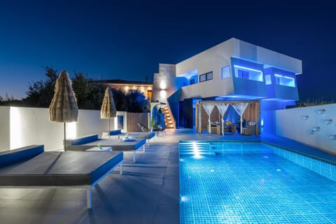 Property building, Night, Pool view, Swimming pool, sunbed