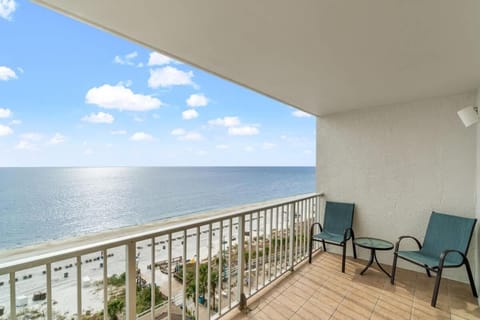 The Summit 1021 Apartment in Upper Grand Lagoon