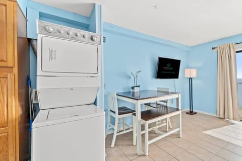 The Summit 1021 Apartment in Upper Grand Lagoon