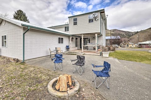 Kooskia Sanctuary with Patio, Fire Pit and Grill! House in Nez Perce