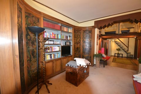 Library, Living room