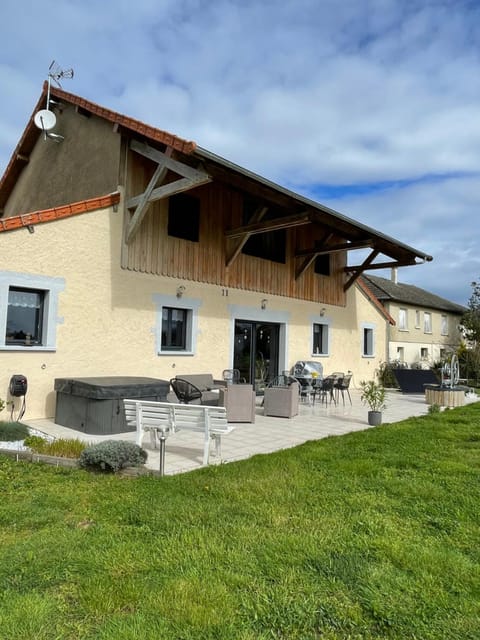 Property building, Natural landscape, Garden