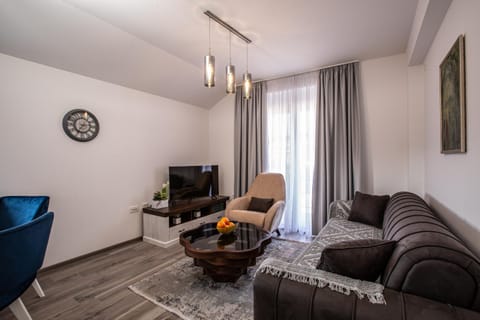 Communal lounge/ TV room, TV and multimedia, Living room, Seating area