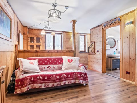 Bed, Living room, Photo of the whole room, Seating area