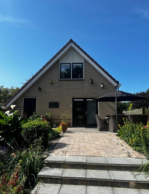 - Tulipa - Vakantiehuis nabij de bloembollenvelden, het meer en strand House in Noordwijkerhout