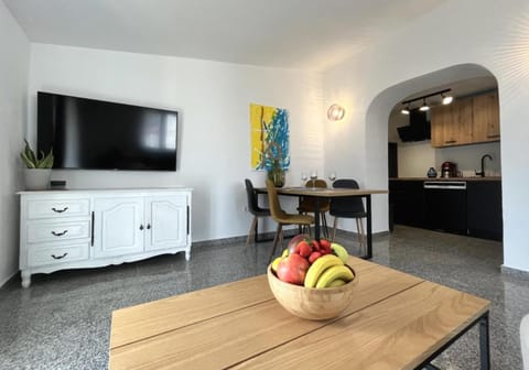 Dining area, Food