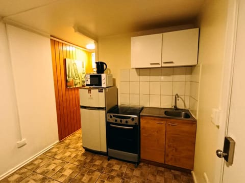 Kitchen or kitchenette, microwave, stove