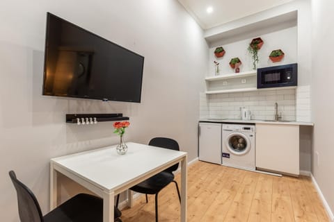 TV and multimedia, Kitchen or kitchenette, Decorative detail, minibar, oven, washing machine, dryer