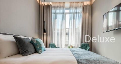 Bed, Photo of the whole room, Bedroom, Text overlay