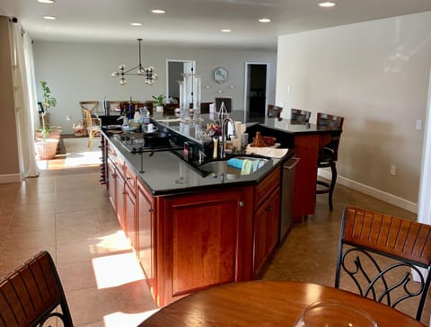 Stunning 3,400 sq ft Lake House w Boat Dock, Sauna, Steam Shower, and More House in Clearlake Oaks