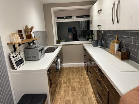 The Clock Tower Apartment - Spacious, Modern, 2 Bedroom Apartment , Southsea with Free parking - sleeps 4 Apartment in Portsmouth