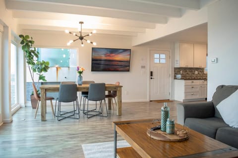 Luxury Beachfront Condo - Endless Views - Surf 1 Apartment in Sunset Beach