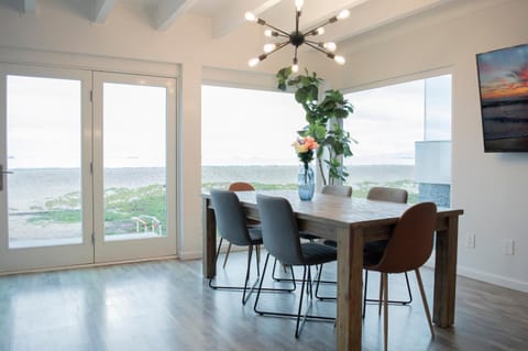 Luxury Beachfront Condo - Endless Views - Surf 1 Apartment in Sunset Beach