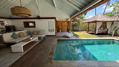 Day, Natural landscape, Garden, Living room, Seating area, Garden view, Pool view, Swimming pool, sunbed