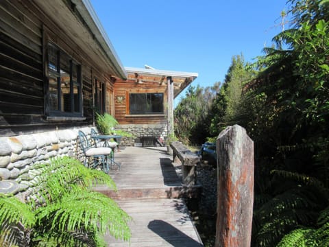 Property building, Patio, Facade/entrance, Garden view