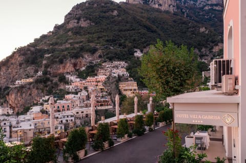 Facade/entrance, Neighbourhood, City view, Mountain view, Street view