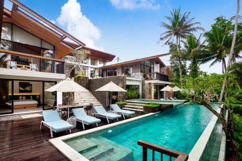 Property building, Pool view, Swimming pool, sunbed