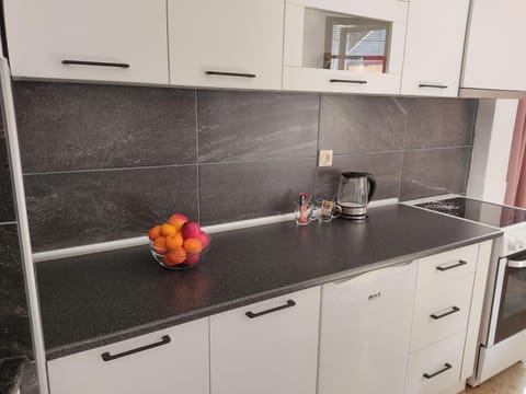 Kitchen or kitchenette, pet friendly, stove