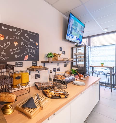 TV and multimedia, Food and drinks, Breakfast, Continental breakfast, Buffet breakfast