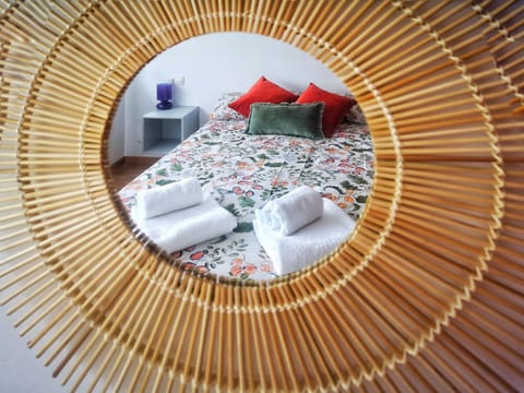 Bed, Photo of the whole room, Decorative detail, Bedroom