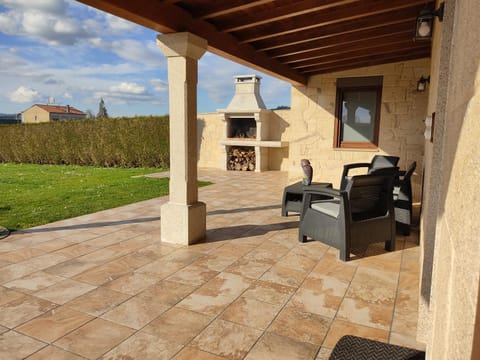 Patio, BBQ facilities, Balcony/Terrace