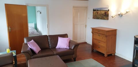 Der kleine Fuchshof mit Hund, Pferd und Huhn Apartment in Ostholstein