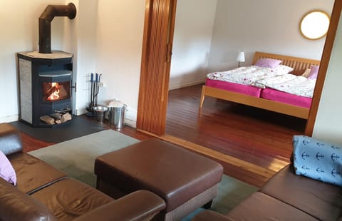 Der kleine Fuchshof mit Hund, Pferd und Huhn Apartment in Ostholstein