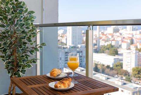 Balcony/Terrace, City view