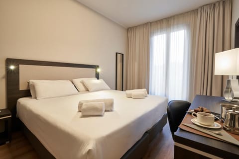 Photo of the whole room, Bedroom, hair dresser