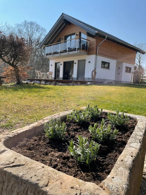 Property building, Garden, Garden, Balcony/Terrace, Garden view