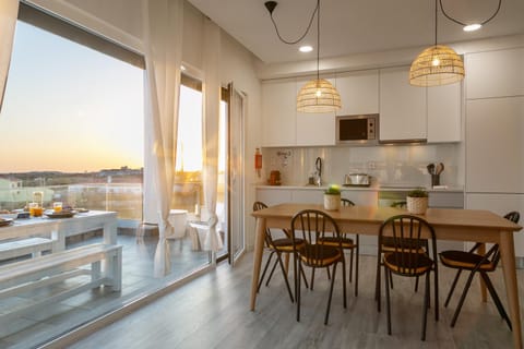 Kitchen or kitchenette, Dining area, Sunset