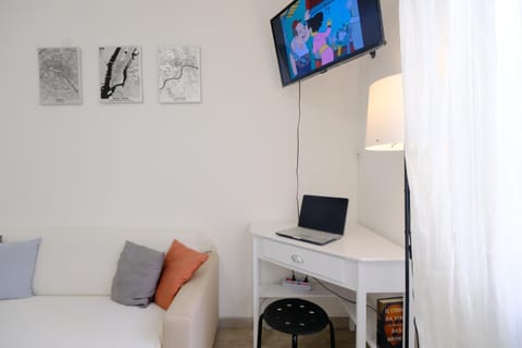 Communal lounge/ TV room, TV and multimedia, Evening entertainment, hair dresser