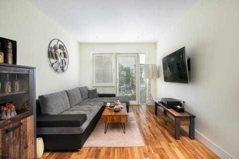 Communal lounge/ TV room, Living room, Seating area