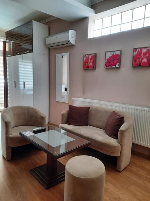 Seating area, air conditioner