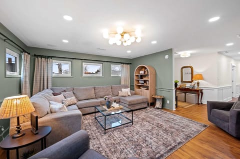 Gather Together - Charming Home for 20 Near Ark! House in Williamstown