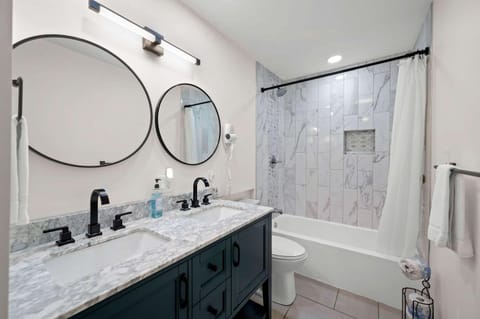 Gather Together - Charming Home for 20 Near Ark! House in Williamstown