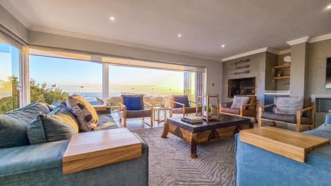 Communal lounge/ TV room, TV and multimedia, Living room, Seating area, Evening entertainment