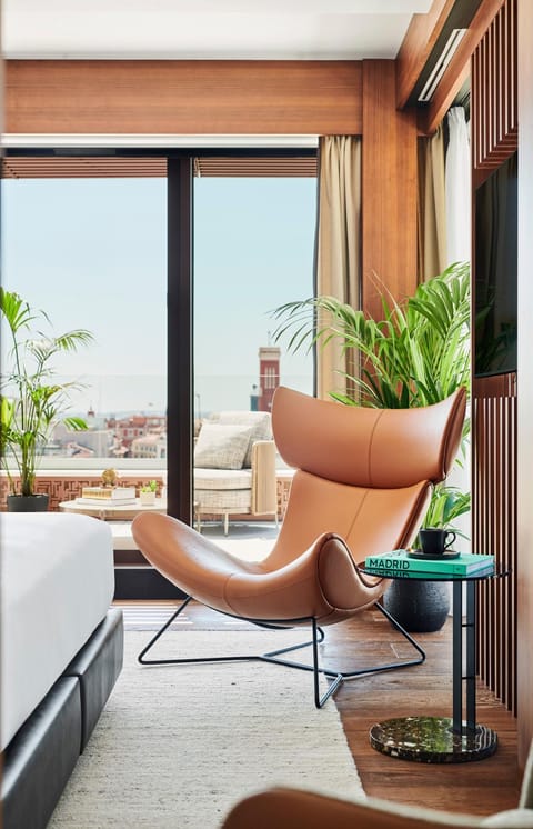 View (from property/room), Balcony/Terrace, Living room