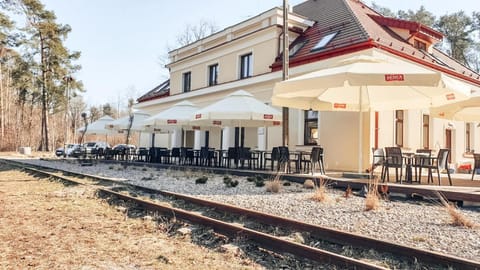 Property building, Restaurant/places to eat, Restaurant/places to eat