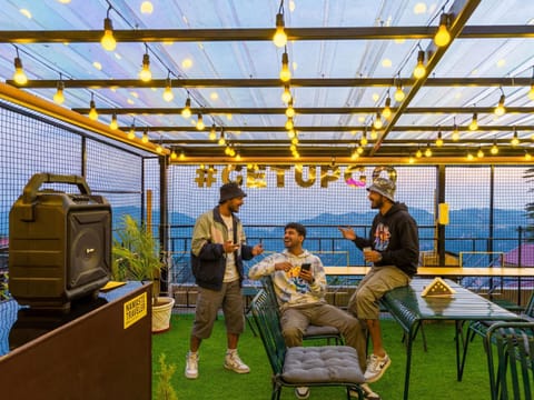 Restaurant/places to eat, Balcony/Terrace, Evening entertainment