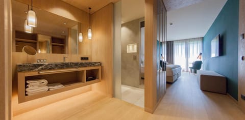 Shower, Bathroom, Bedroom
