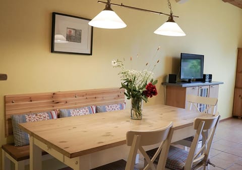 TV and multimedia, Dining area