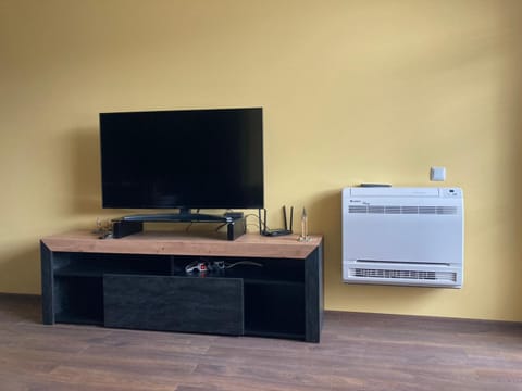 Communal lounge/ TV room, TV and multimedia