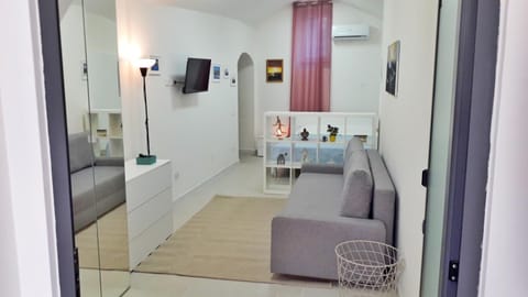 Bed, Living room, Bedroom
