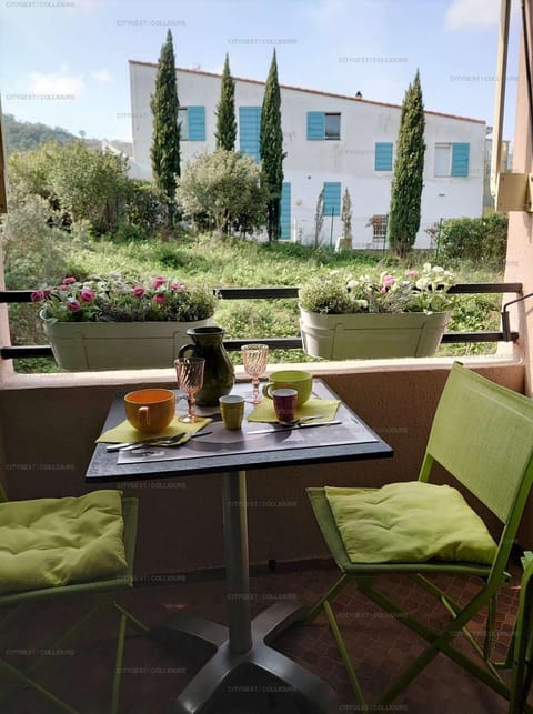 View (from property/room), Dining area, Garden view
