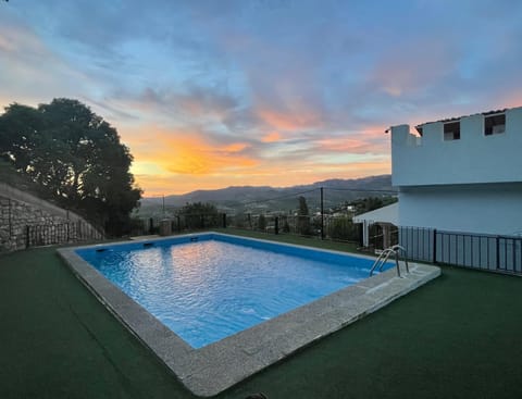 Natural landscape, Pool view, Swimming pool, Swimming pool, Sunrise, Sunset, sunbed